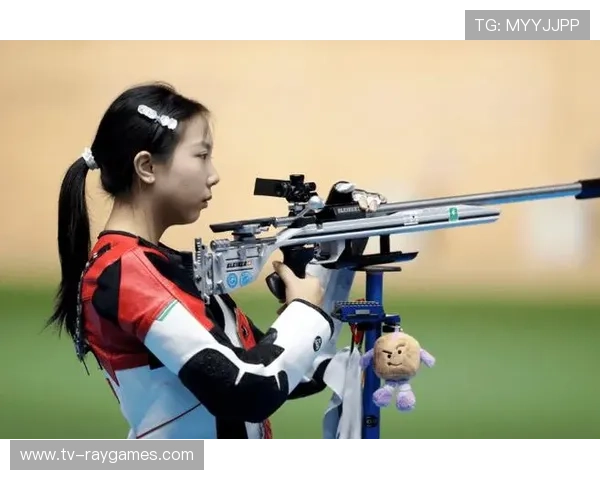 挪威选手迪斯塔德挑战中国选手，女子步枪三姿竞争激烈