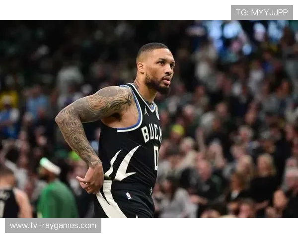 利拉德因小腿紧张轮休，雄鹿后场组织重任落于比斯利